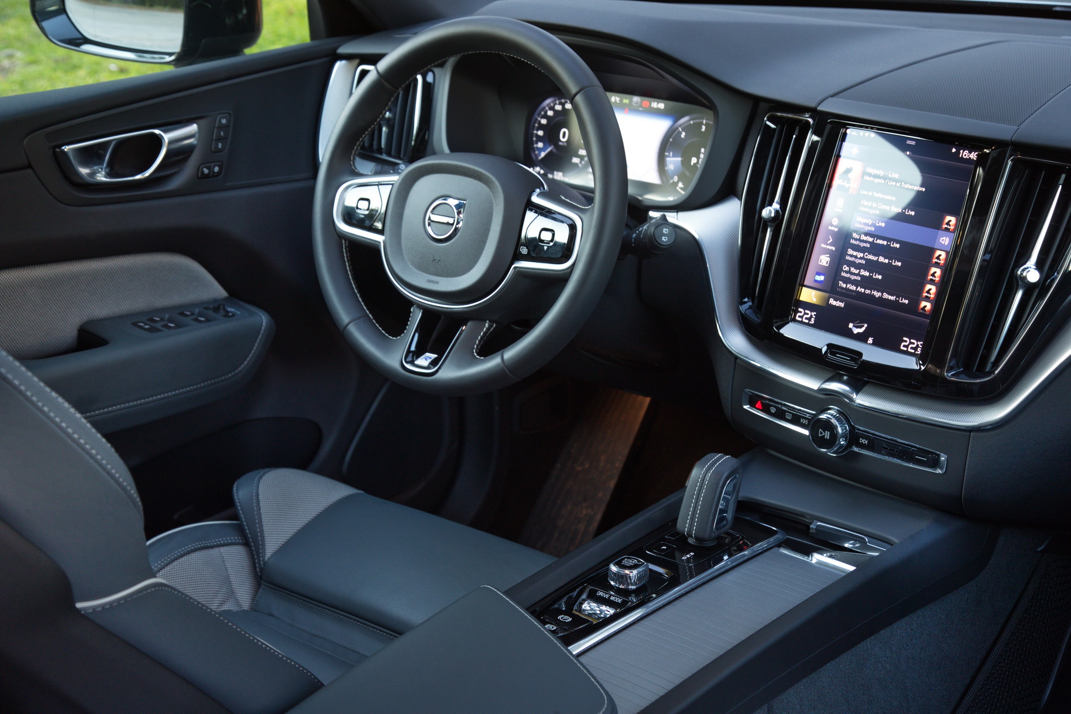Test drive Volvo XC60 B5 AWD Autogreek.News